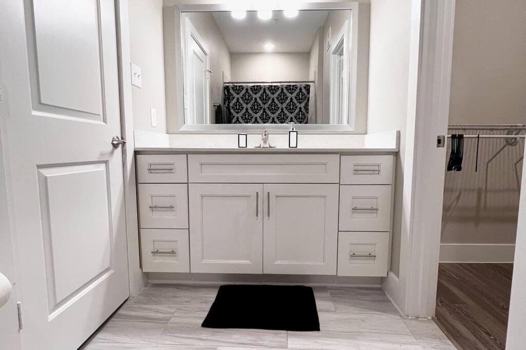 Welcome To Our Spacious 2-Bedroom 2-Bathroom Located In The City Of Houston, Texas! Exterior foto